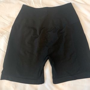 Alphalete Amplify 4.5” short